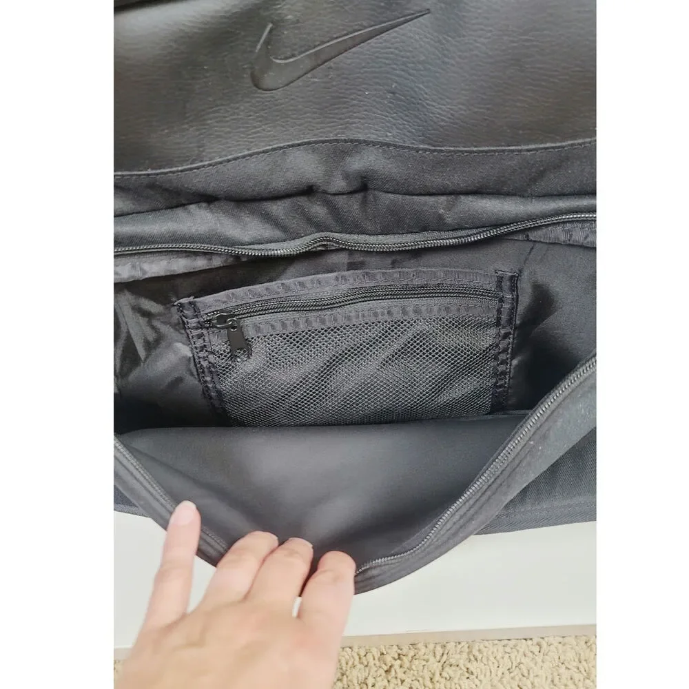 Nike Departure Duffle III in Black